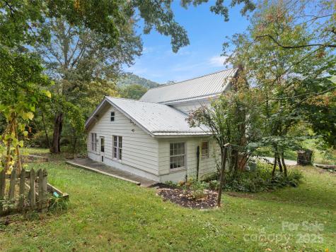 27 Barkn Cove Canton NC 28716