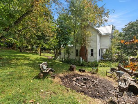 27 Barkn Cove Canton NC 28716