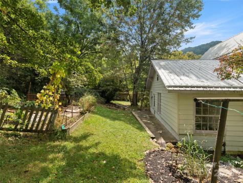 27 Barkn Cove Canton NC 28716