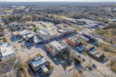 525 Winding Way Belmont NC 28012