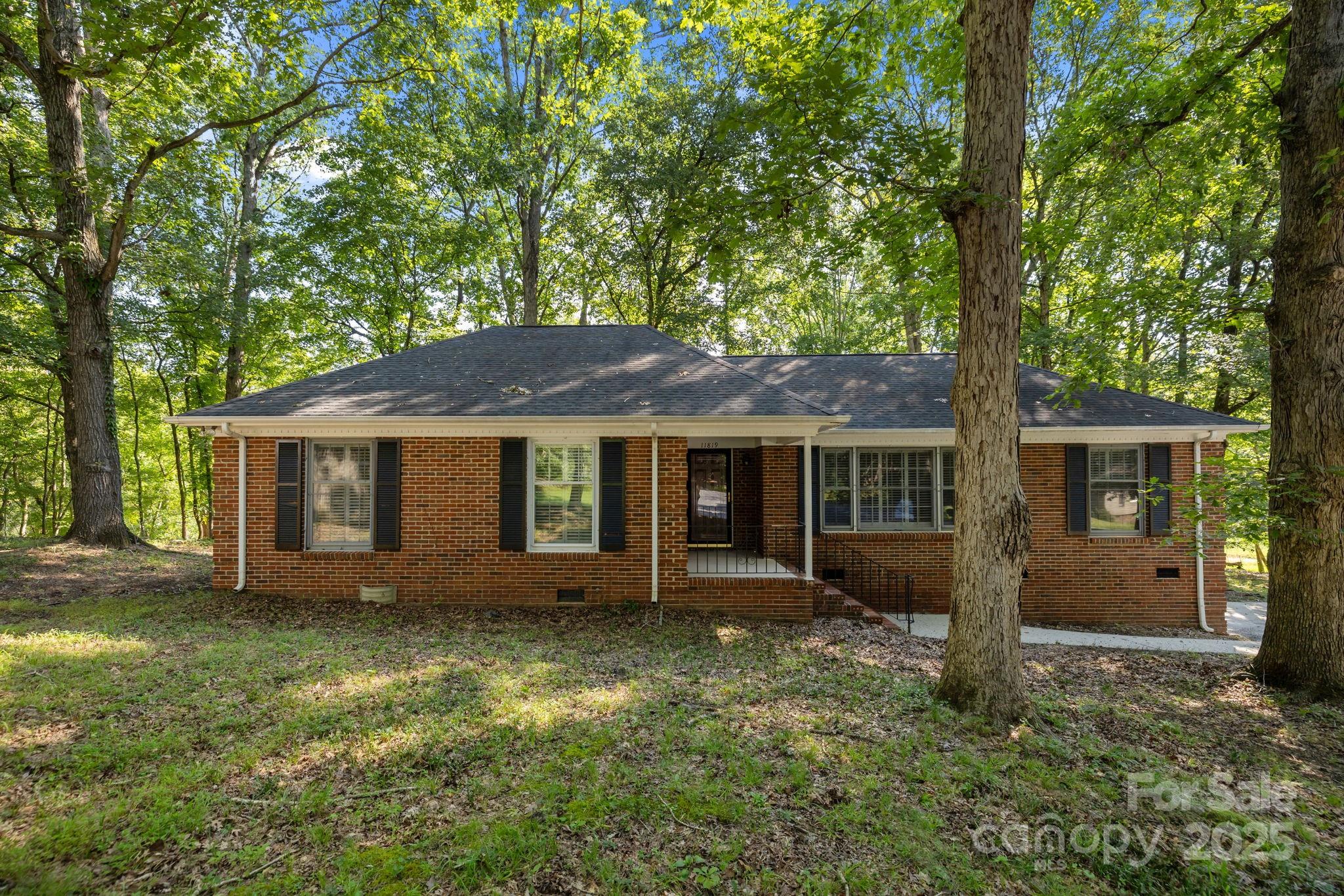 11819 Lansbury Court Charlotte NC 28226