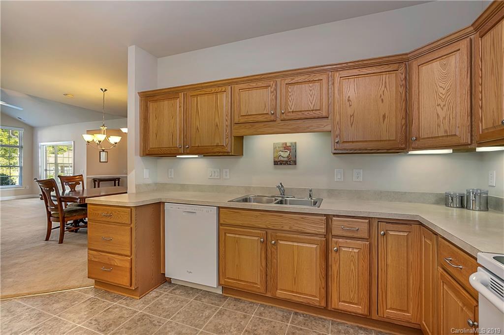 2212 N Castle Court Matthews NC 28105