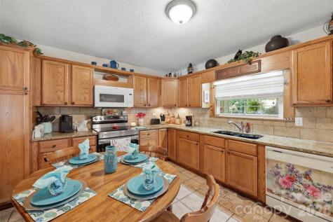 176 + 174 Oak Hollow Road Union Grove NC 28689