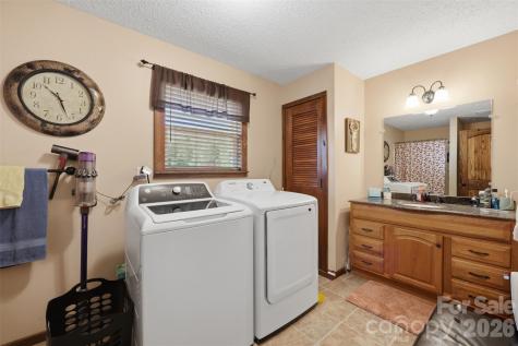 176 + 174 Oak Hollow Road Union Grove NC 28689
