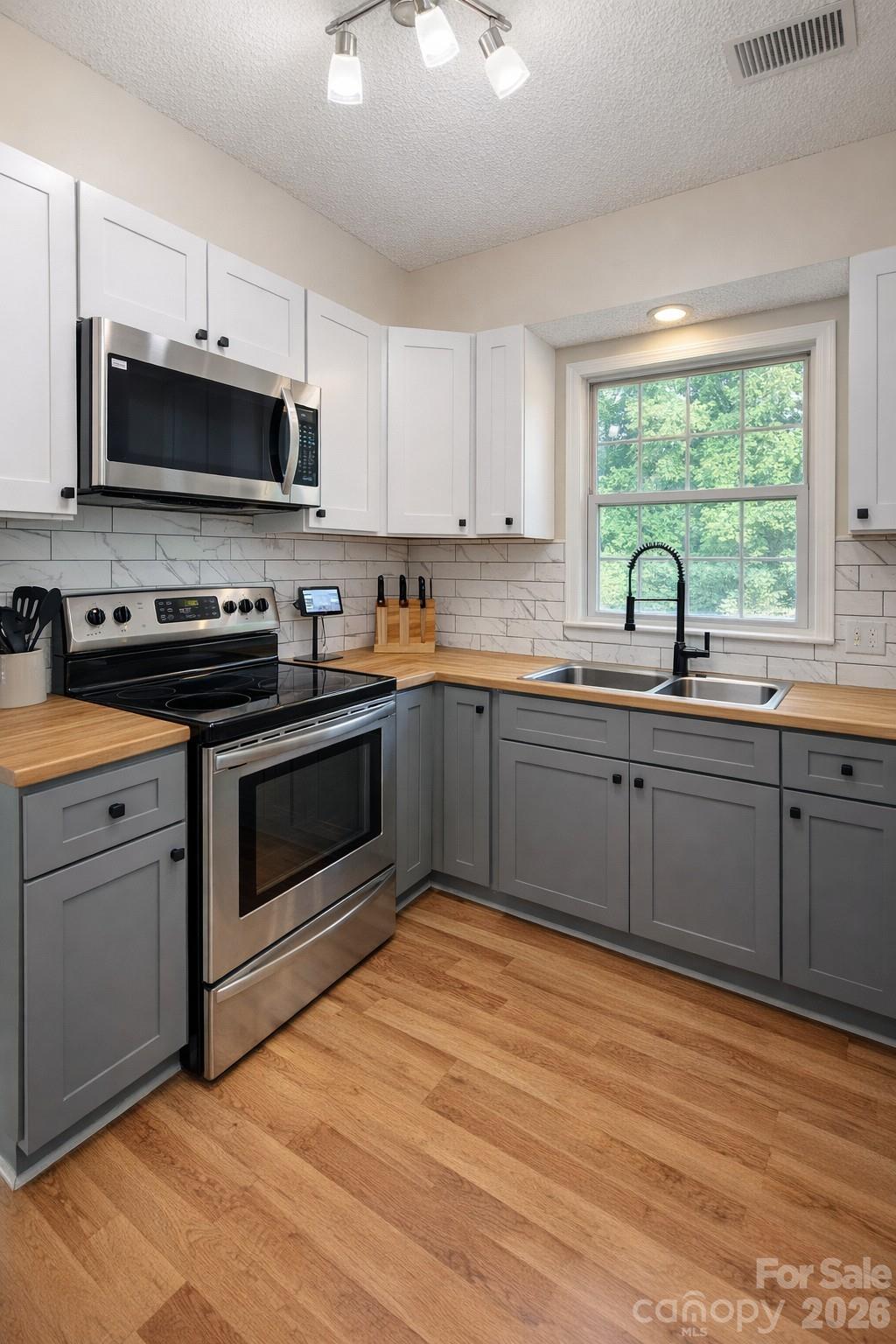 7531 Woodknoll Drive Charlotte NC 28217