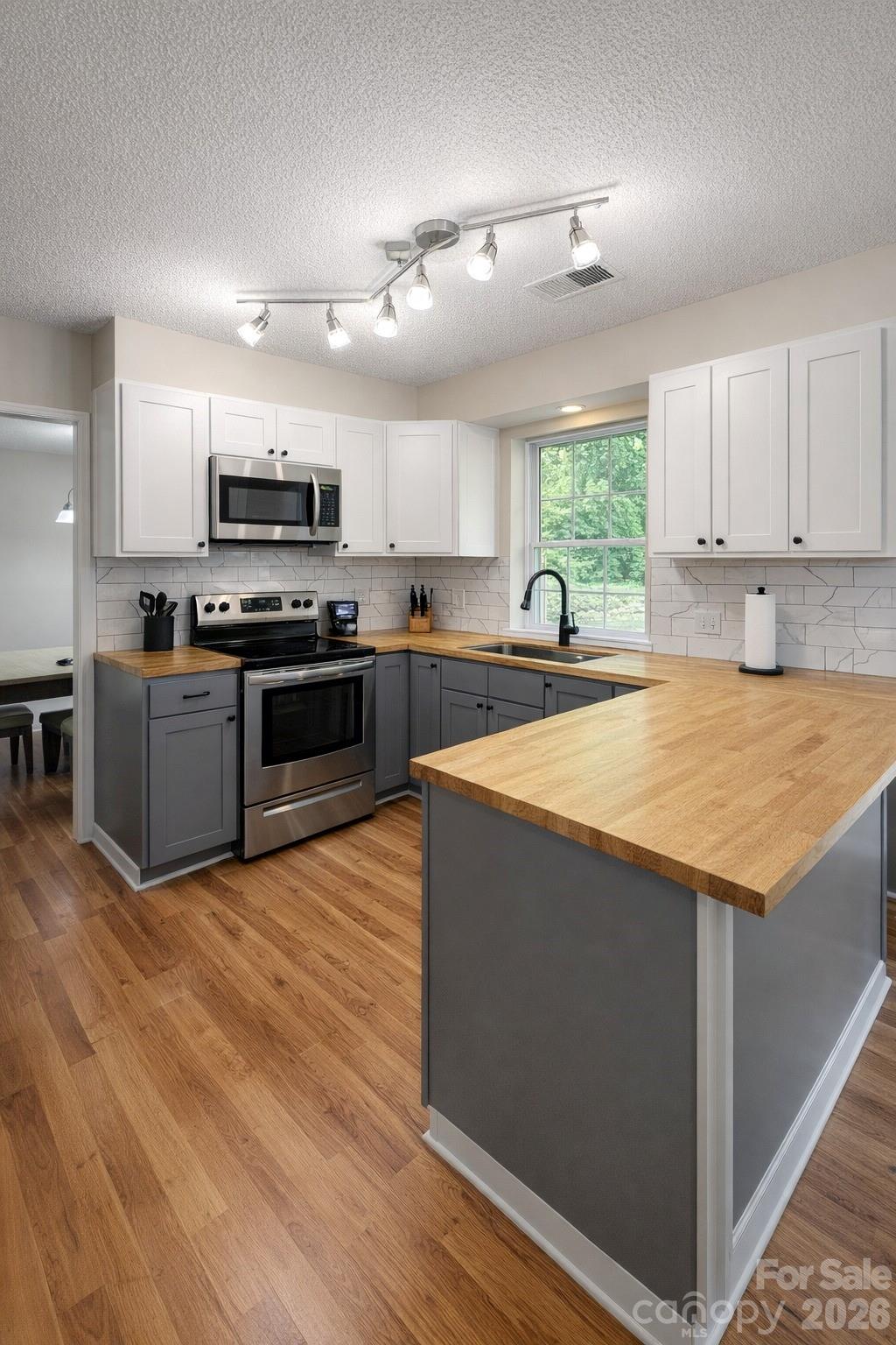 7531 Woodknoll Drive Charlotte NC 28217