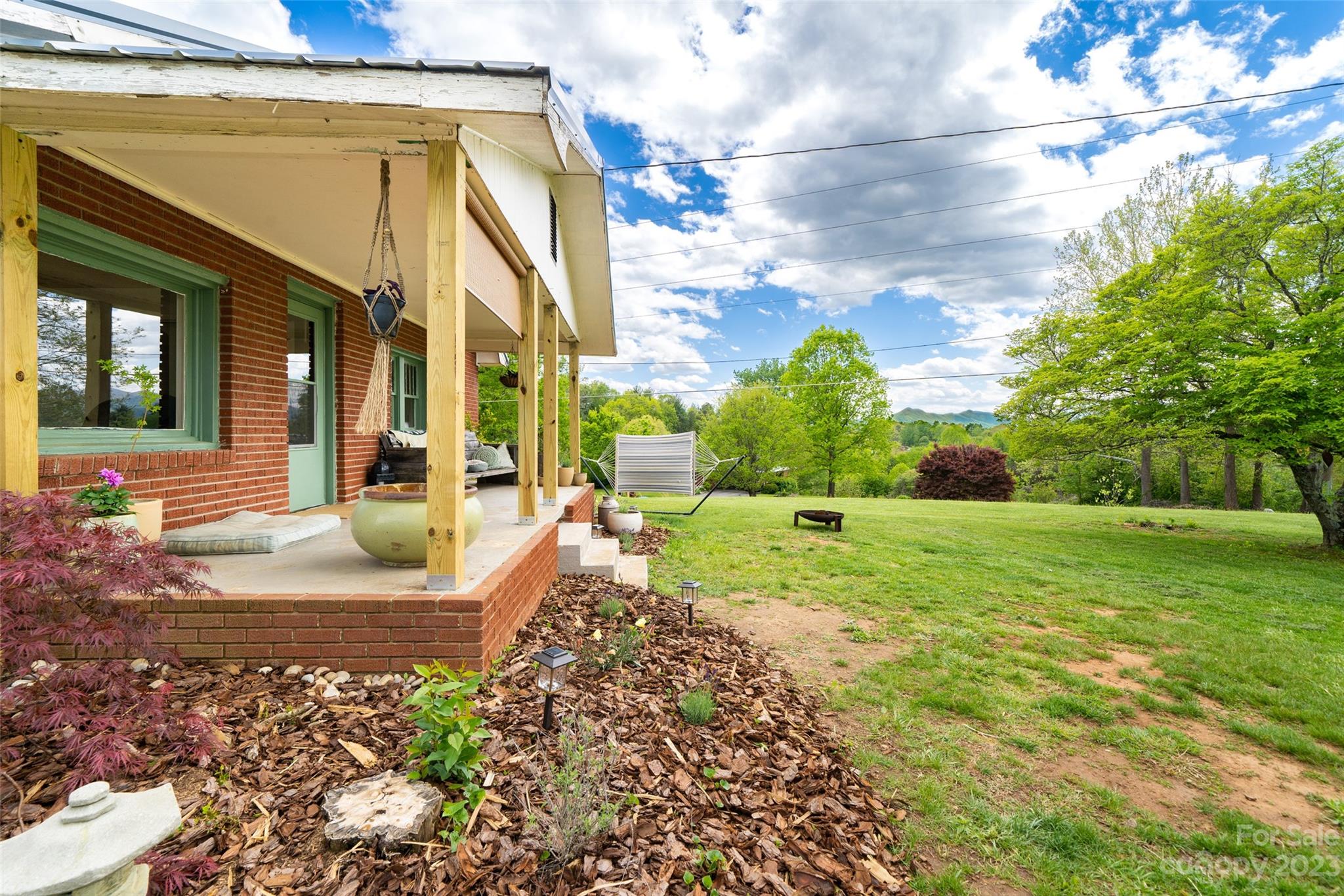 15 C Gillespie Way Leicester NC 28748