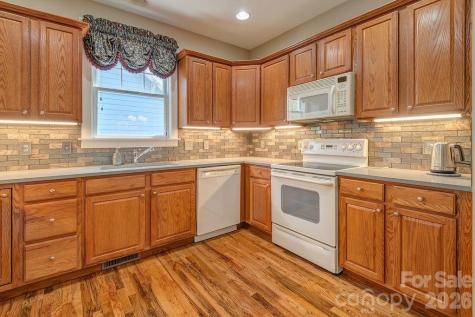 4 Olde Cottage Lane Asheville NC 28803