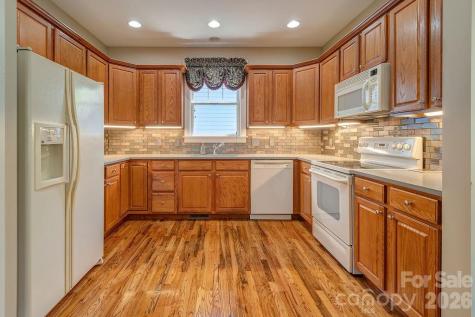 4 Olde Cottage Lane Asheville NC 28803