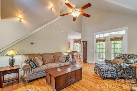 4 Olde Cottage Lane Asheville NC 28803
