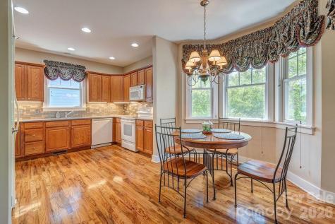 4 Olde Cottage Lane Asheville NC 28803