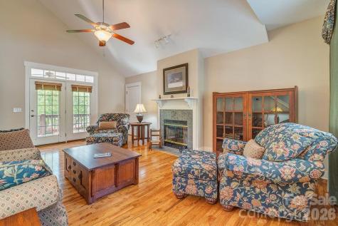 4 Olde Cottage Lane Asheville NC 28803