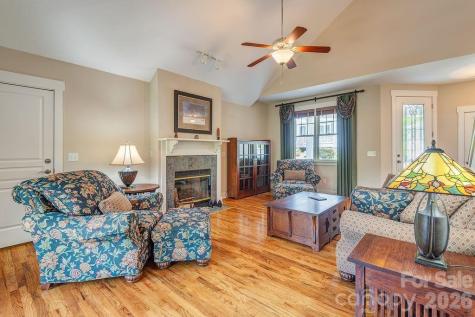 4 Olde Cottage Lane Asheville NC 28803