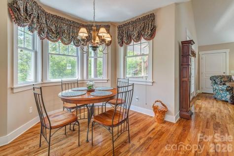 4 Olde Cottage Lane Asheville NC 28803