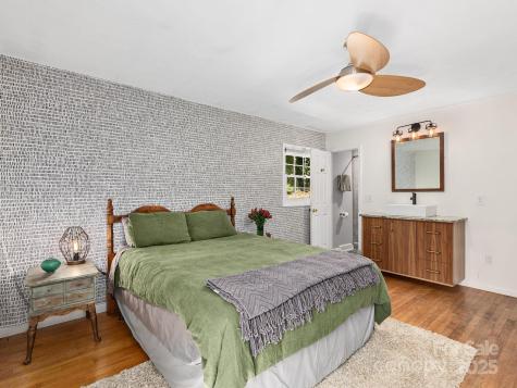 22 Waters Road Asheville NC 28805