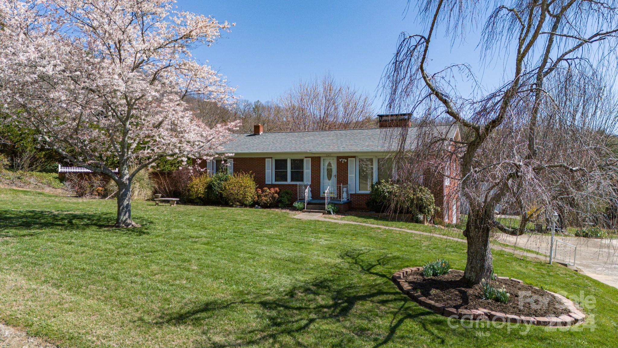 241 Mountain Crest Road Swannanoa NC 28778