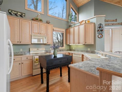 2163 Mountain Air Drive Burnsville NC 28714