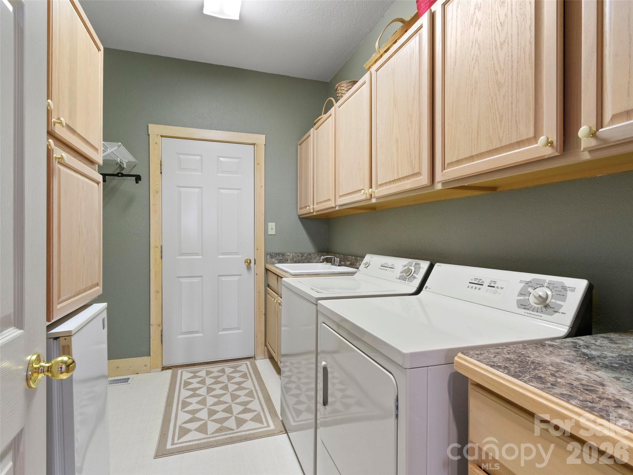 2163 Mountain Air Drive Burnsville NC 28714