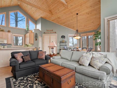 2163 Mountain Air Drive Burnsville NC 28714
