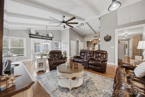 1300 Laurel Street NE Valdese NC 28690