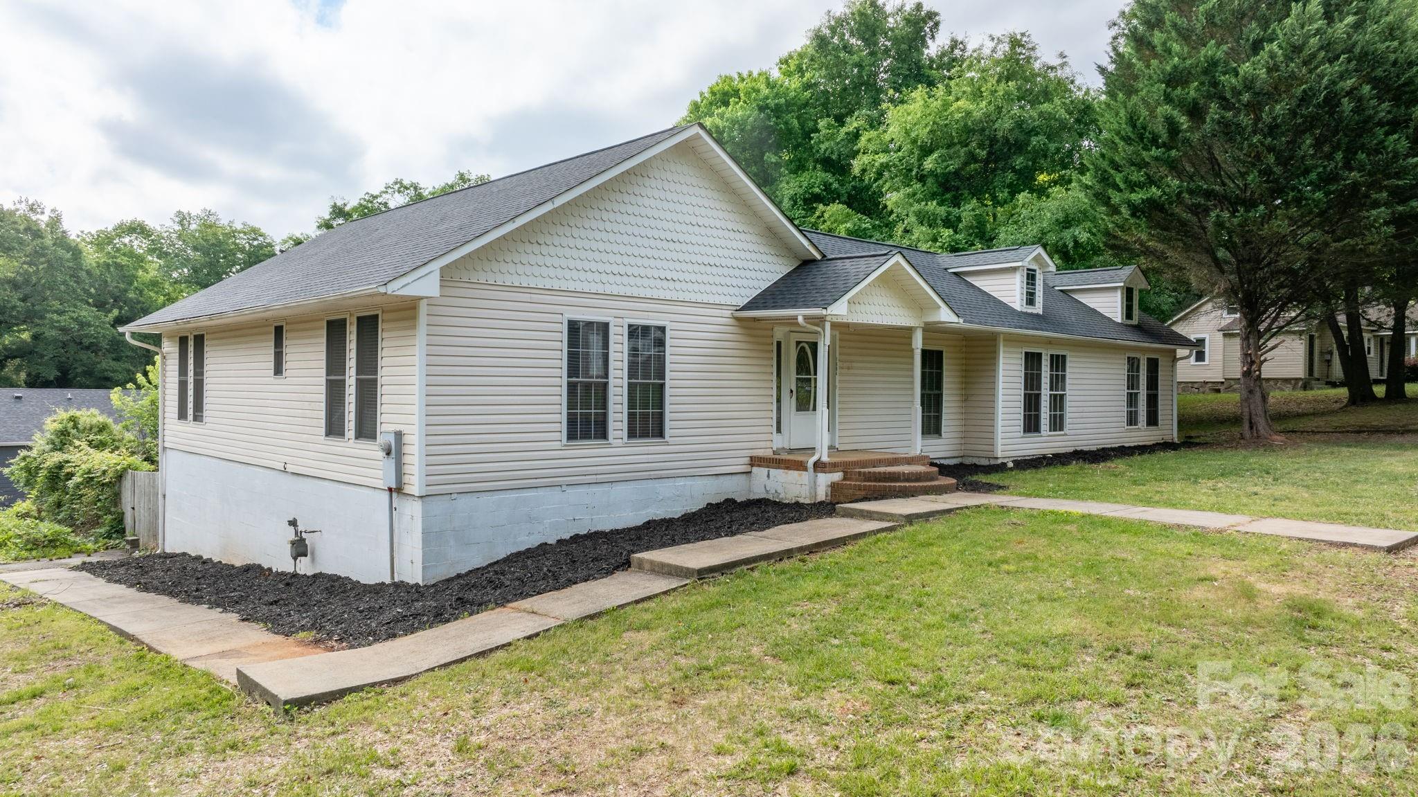 1604 4th Street NE Hickory NC 28601
