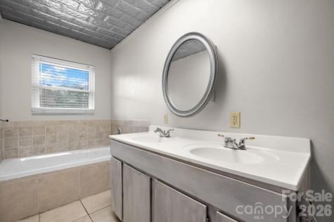 1604 4th Street NE Hickory NC 28601