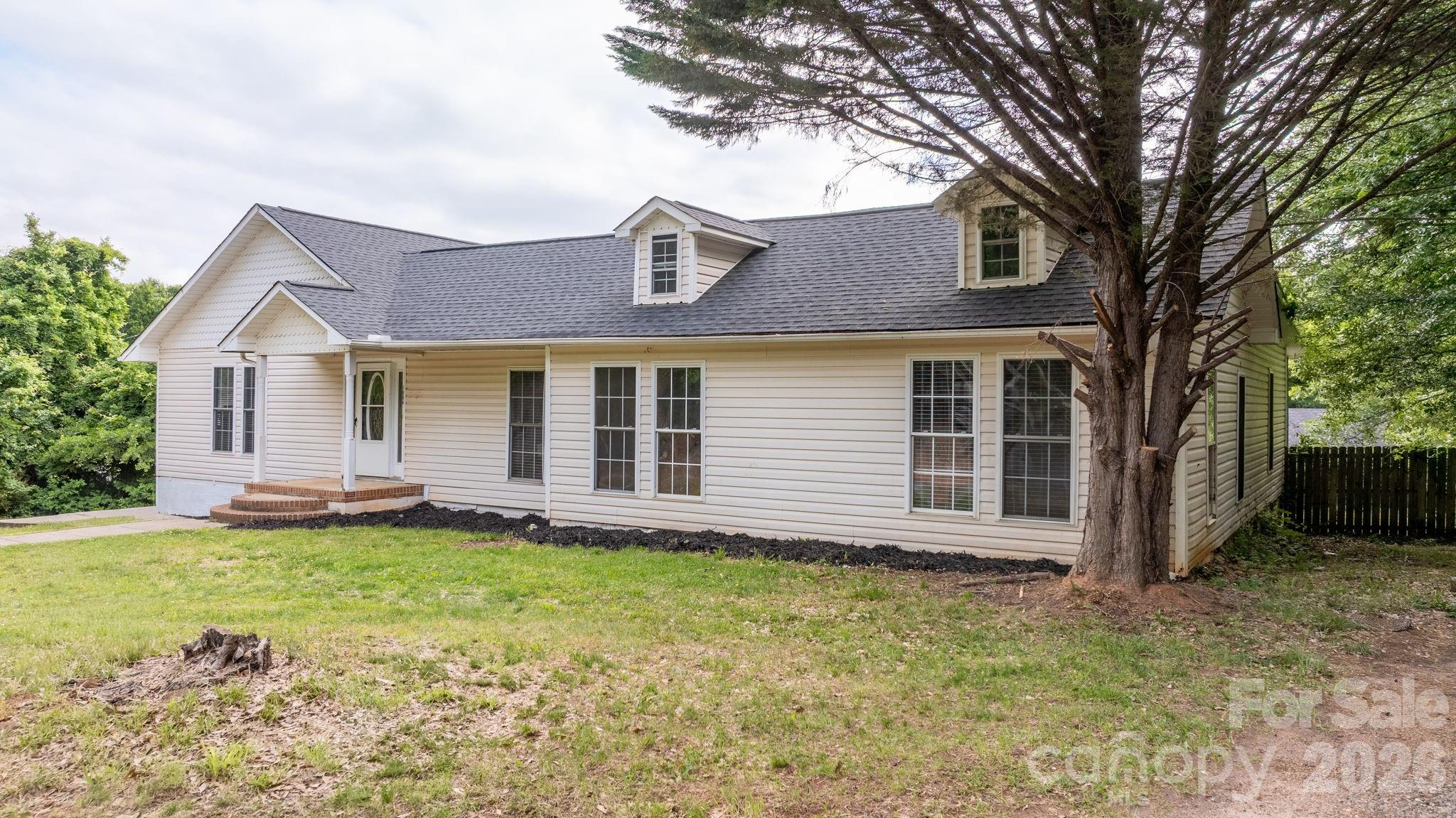 1604 4th Street NE Hickory NC 28601