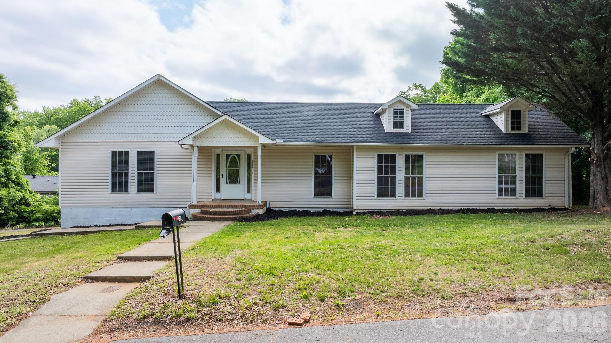 1604 4th Street NE Hickory NC 28601