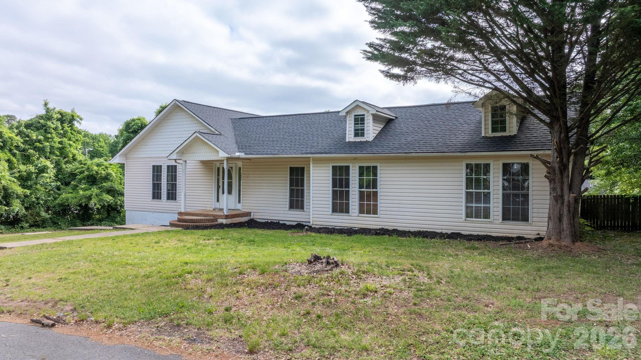 1604 4th Street NE Hickory NC 28601