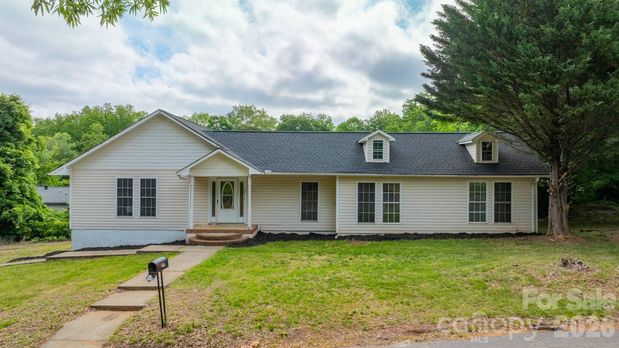 1604 4th Street NE Hickory NC 28601