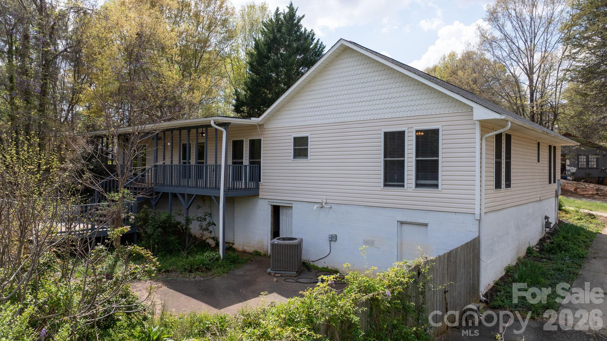 1604 4th Street NE Hickory NC 28601
