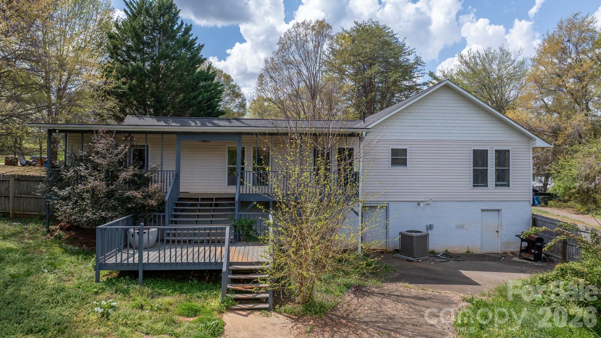 1604 4th Street NE Hickory NC 28601