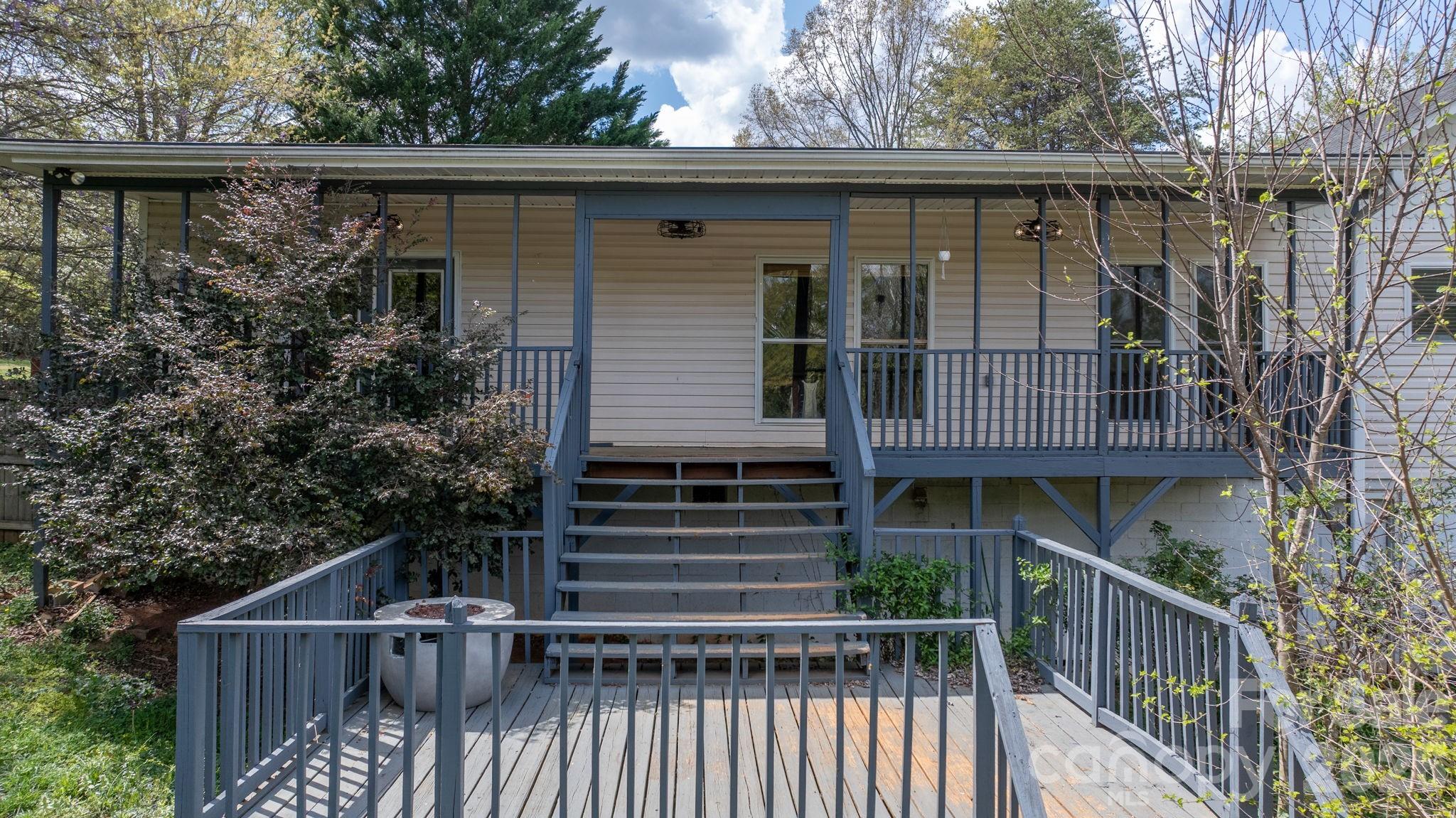 1604 4th Street NE Hickory NC 28601