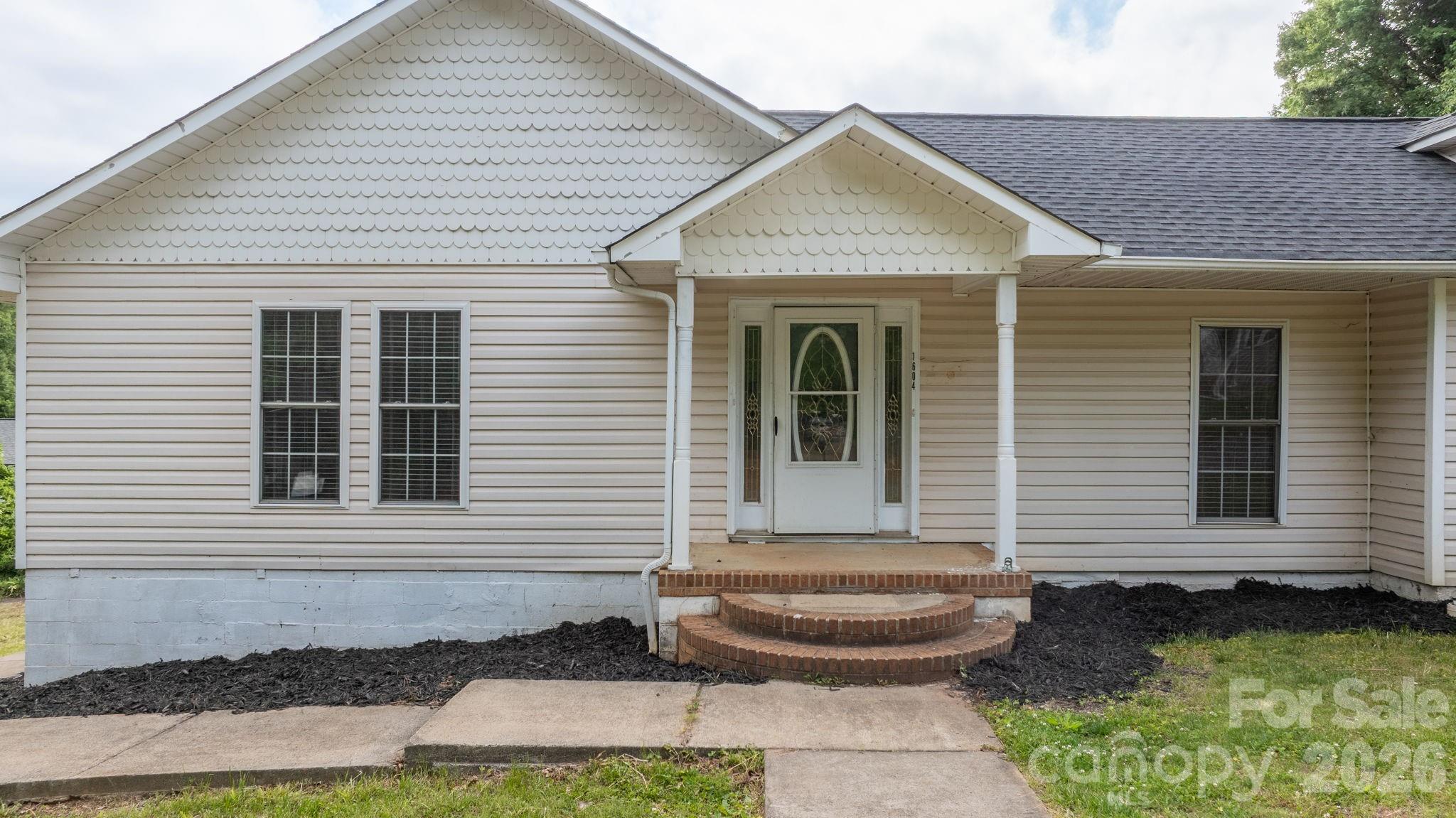 1604 4th Street NE Hickory NC 28601