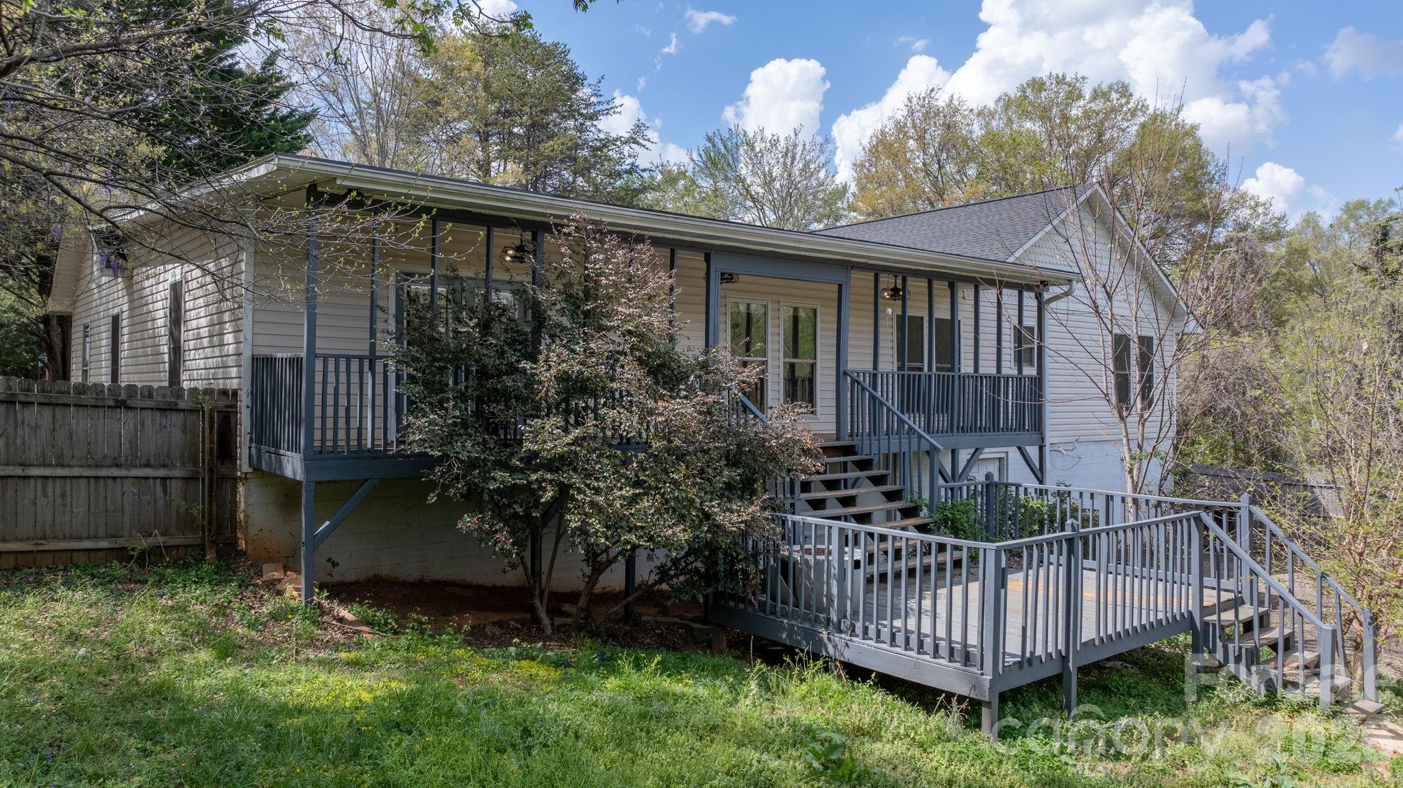 1604 4th Street NE Hickory NC 28601