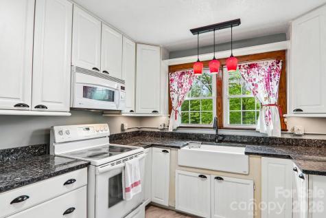 2627 White Oak Road Burnsville NC 28714