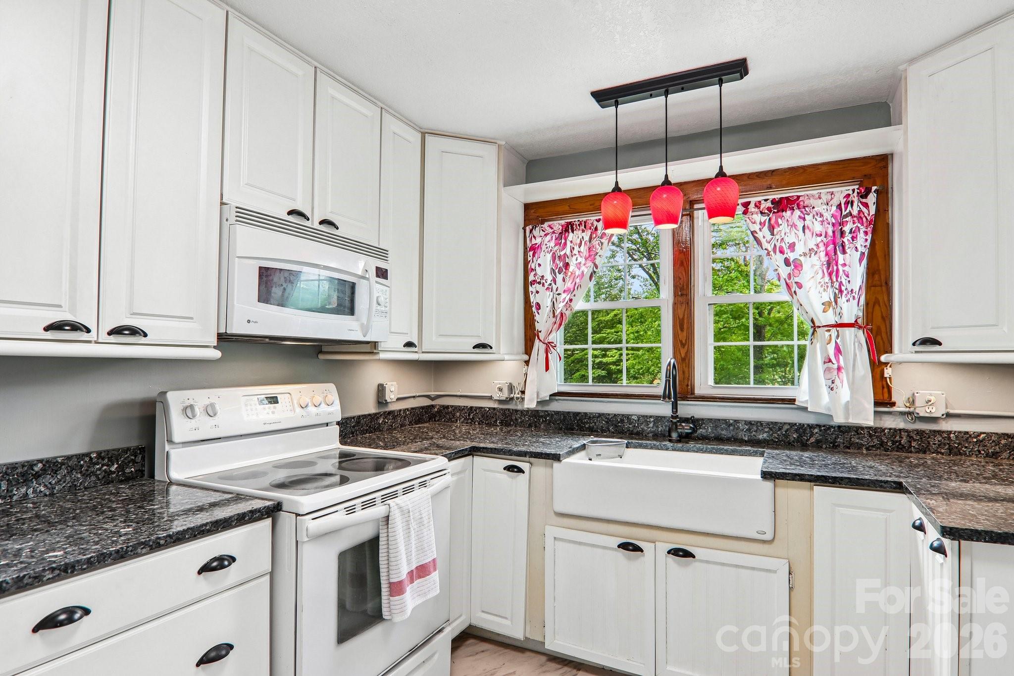 2627 White Oak Road Burnsville NC 28714