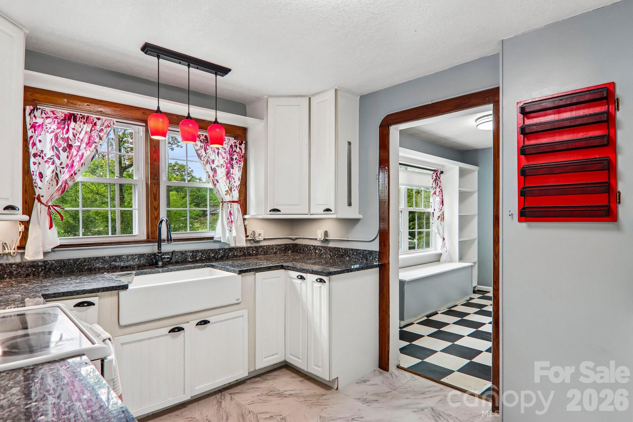 2627 White Oak Road Burnsville NC 28714