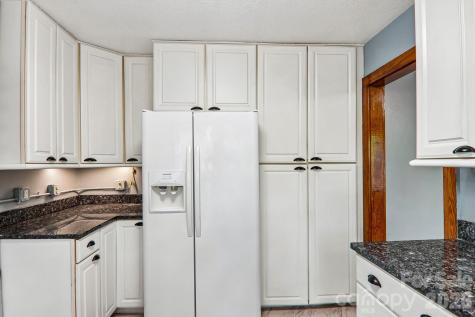 2627 White Oak Road Burnsville NC 28714
