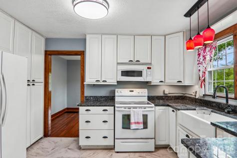 2627 White Oak Road Burnsville NC 28714