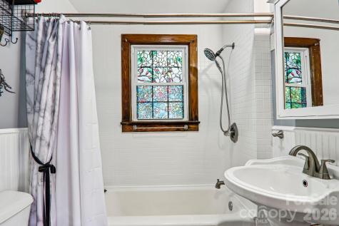 2627 White Oak Road Burnsville NC 28714