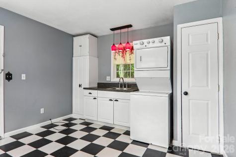 2627 White Oak Road Burnsville NC 28714