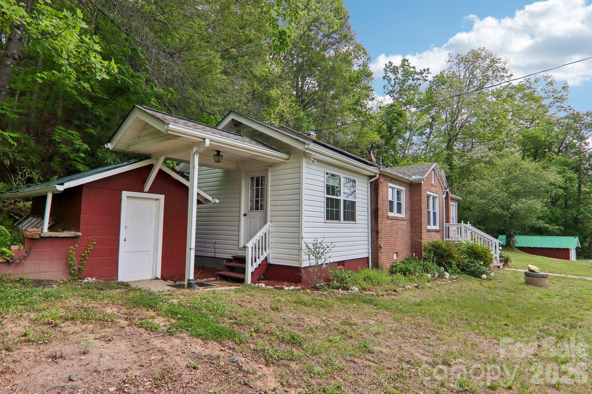 2627 White Oak Road Burnsville NC 28714