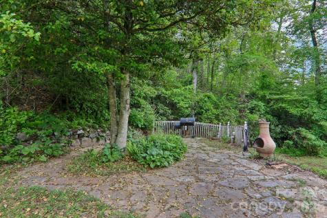 2627 White Oak Road Burnsville NC 28714