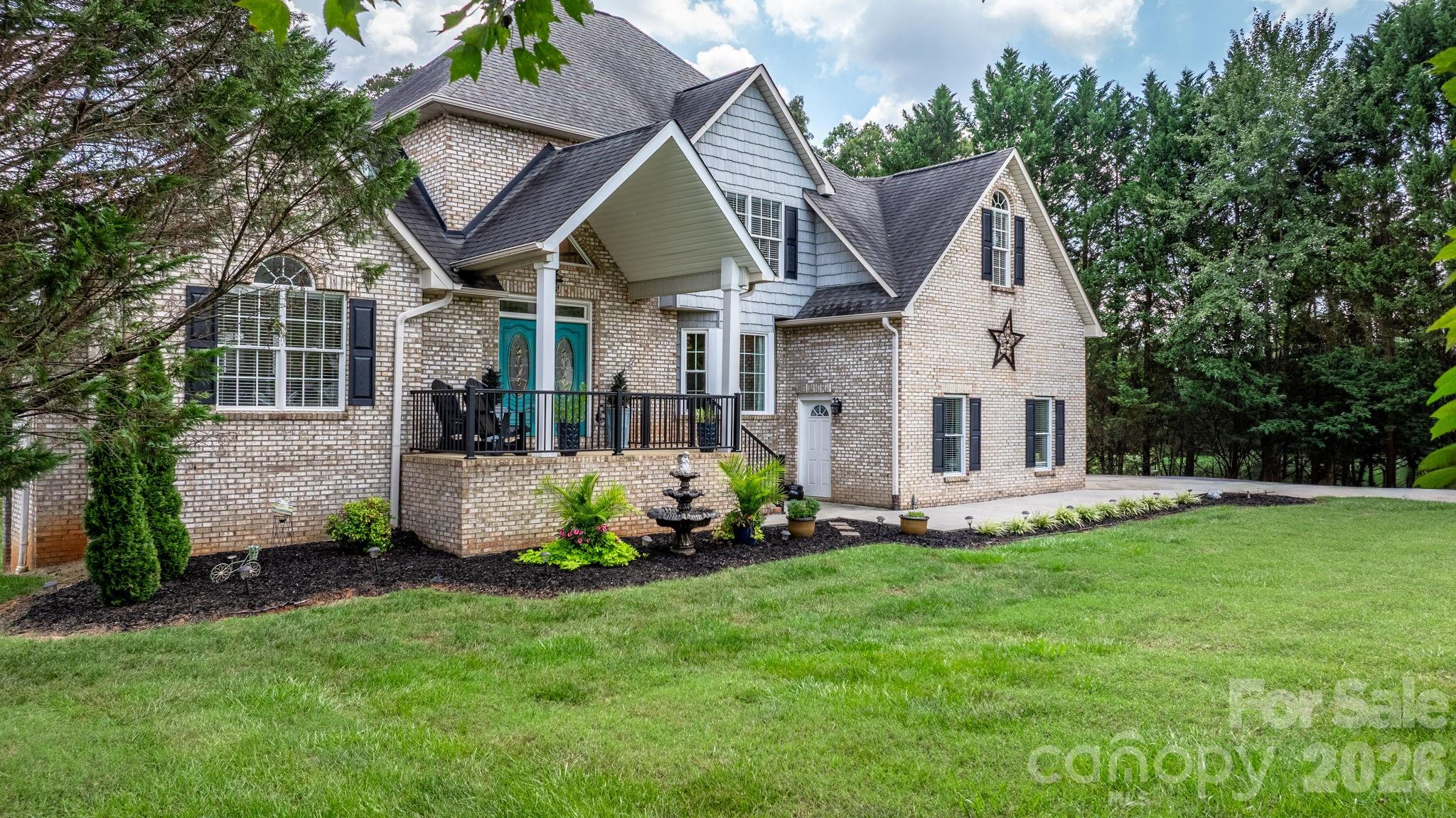 1801 Twin Ponds Drive Hickory NC 28602
