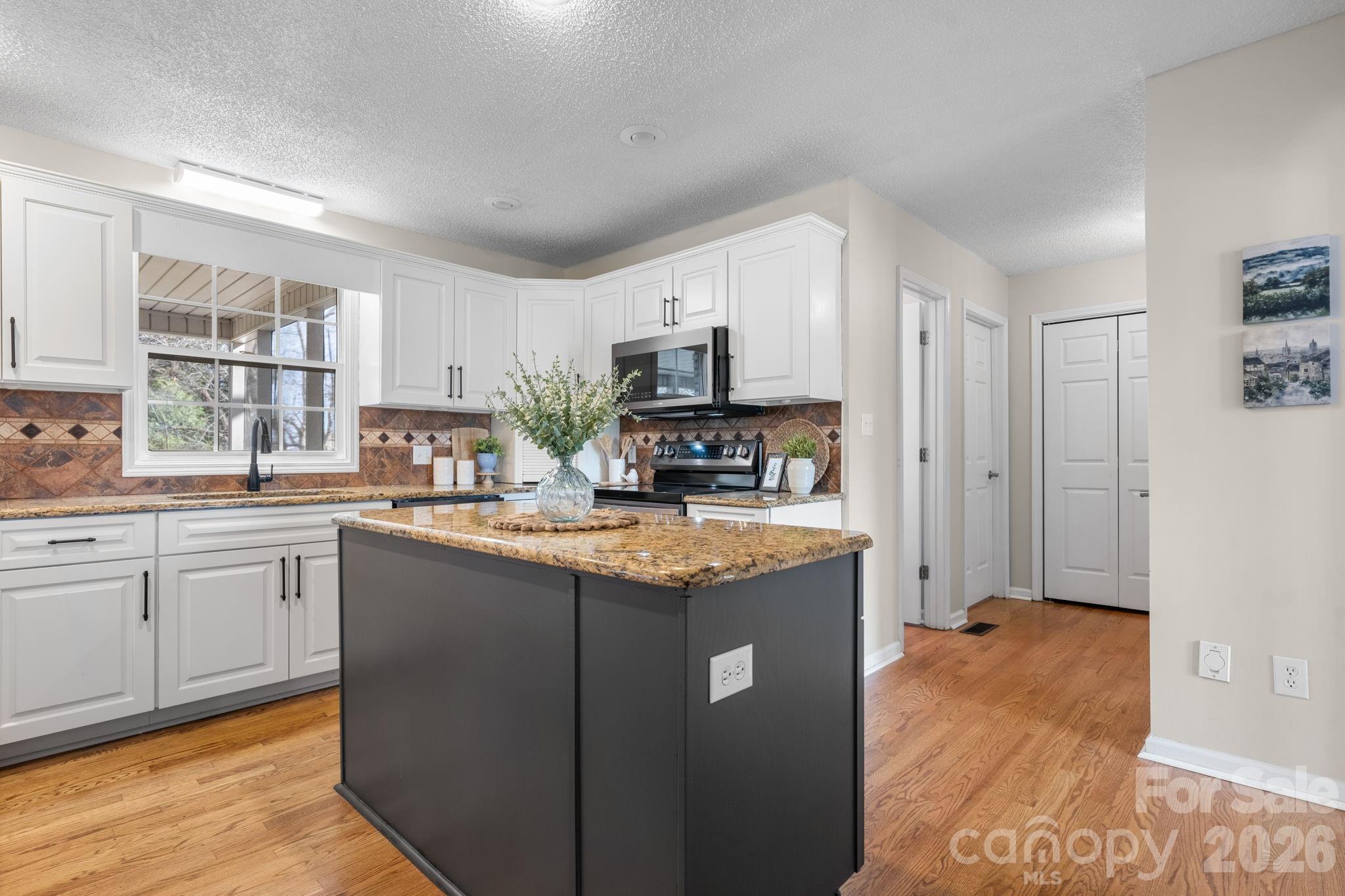 1801 Twin Ponds Drive Hickory NC 28602