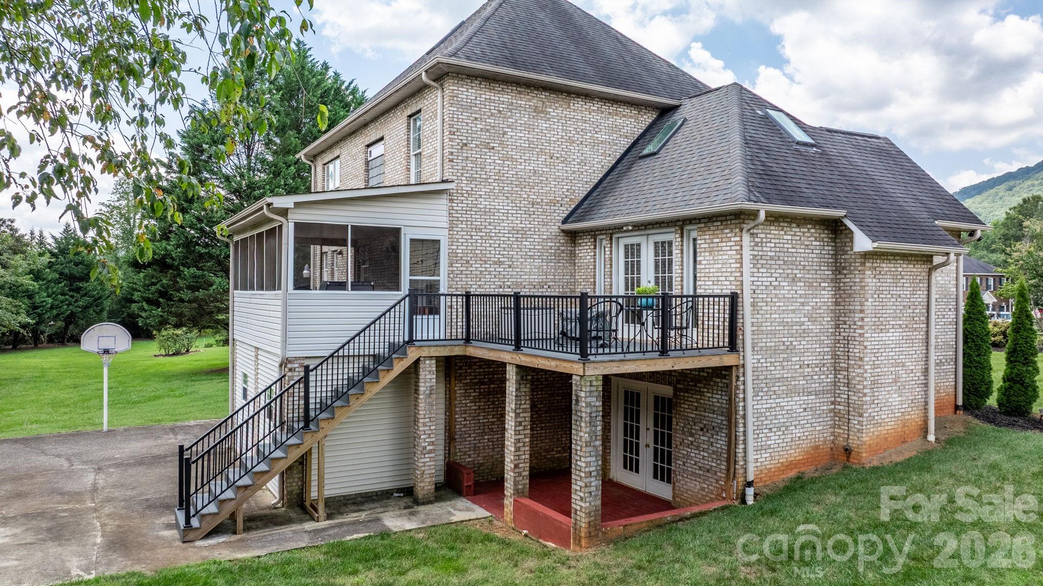 1801 Twin Ponds Drive Hickory NC 28602