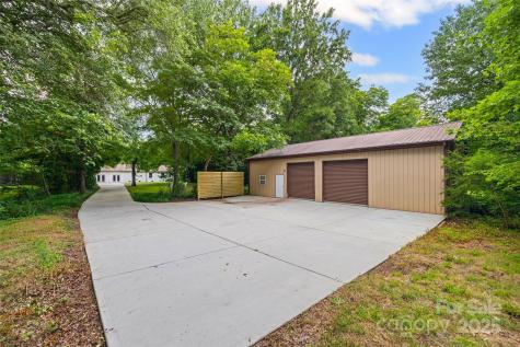 1045 Dooley Drive Charlotte NC 28227