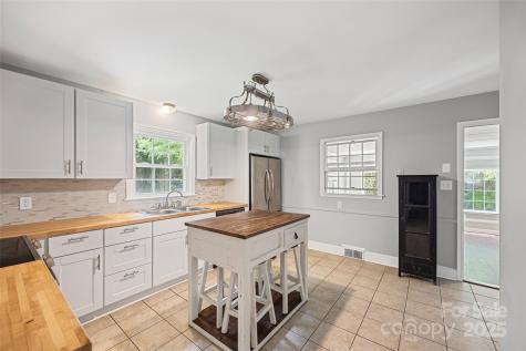 1045 Dooley Drive Charlotte NC 28227
