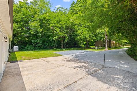 1045 Dooley Drive Charlotte NC 28227